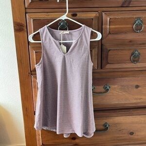 Hem & Thread Women’s Plum And Cream Sleeveless Tee Size Small NWT